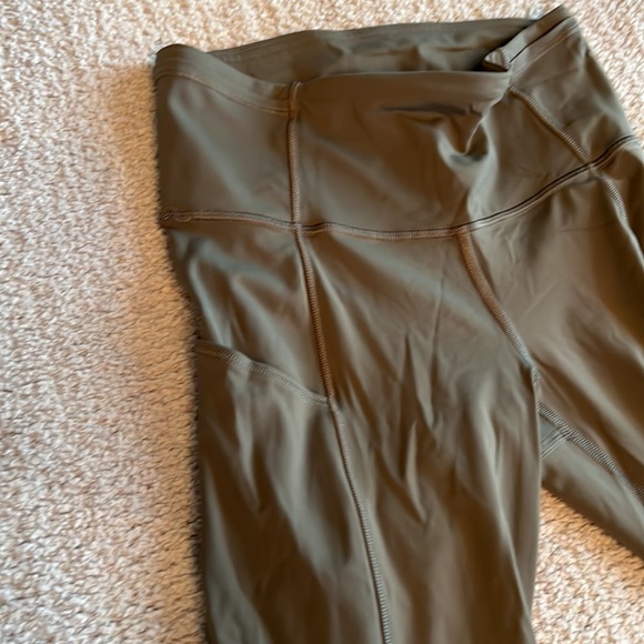Lululemon Capri leggings - Picture 3 of 6